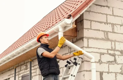 Pose et remplacement de gouttières à Lugan